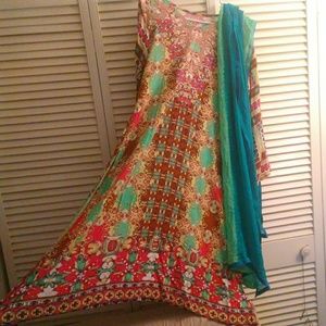 Beautiful kurta/ kameez high low design!